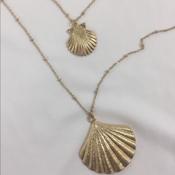 Jewelry - 3/$12❤️Shell layered necklace gold
